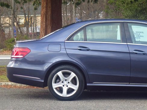 Used 2014 Mercedes-Benz E 350 4MATIC Sedan image 24