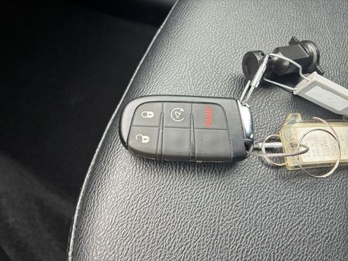 Used 2025 Jeep Compass Limited image 21