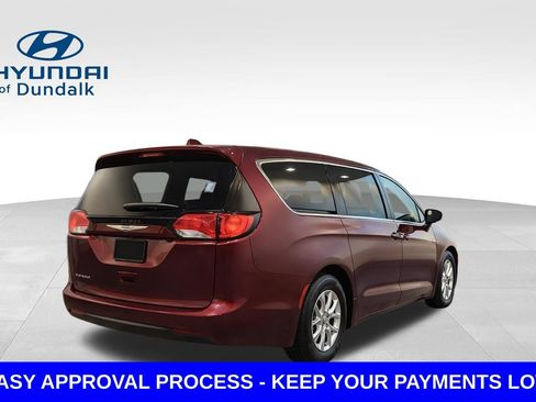 Used 2020 Chrysler Voyager LX FWD image 2