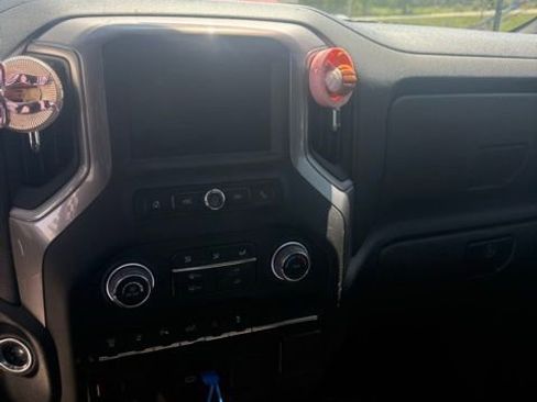 Used 2024 Chevrolet Silverado 2500 Custom w/ Custom Value Package image 4