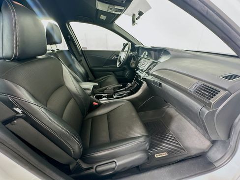 Used 2016 Honda Accord Sport image 28