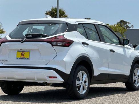 New 2025 Nissan Kicks Play S image 5