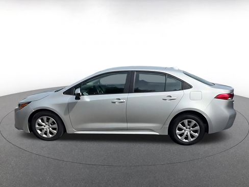 Used 2025 Toyota Corolla LE image 9
