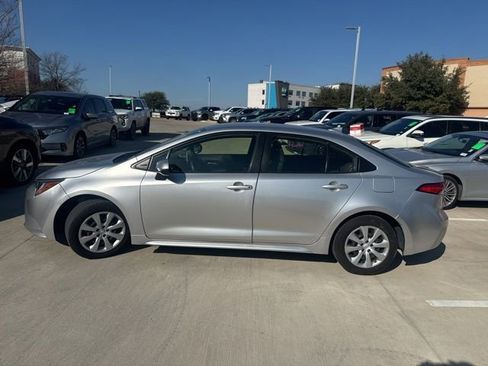 Used 2021 Toyota Corolla LE image 6