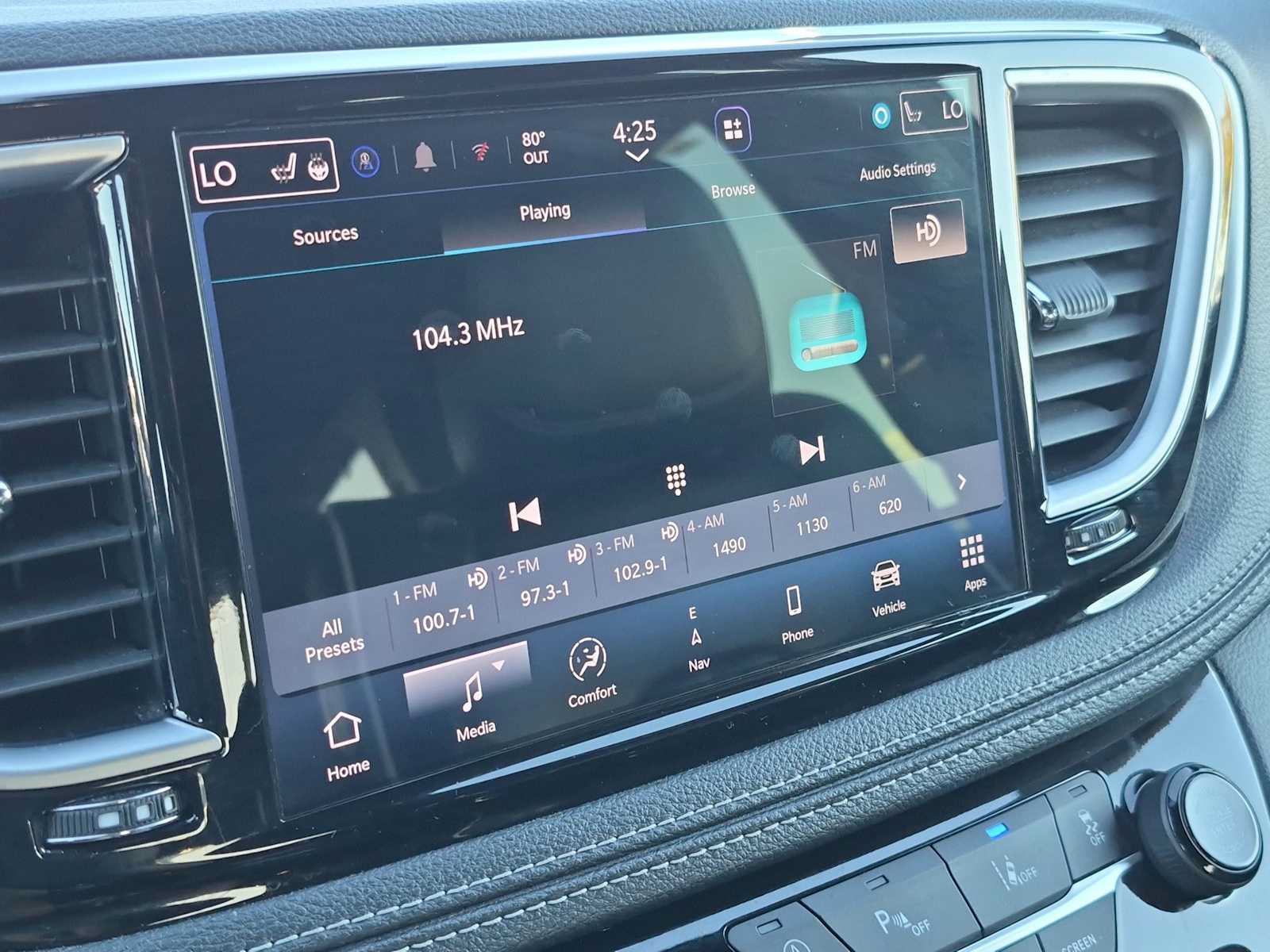 Used 2025 Chrysler Pacifica Limited FWD image 29