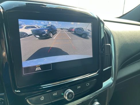 Used 2023 Chevrolet Traverse LT FWD image 18