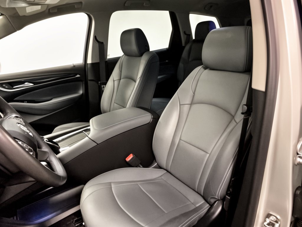 Used 2020 Buick Enclave Essence w/ LPO, Touring Package FWD image 5