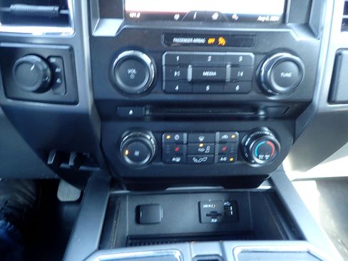 Used 2015 Ford F150 XLT w/ Equipment Group 302A Luxury image 19