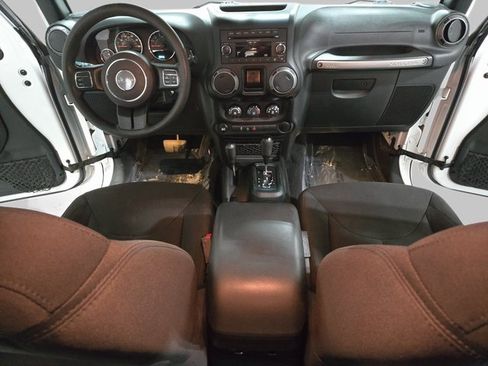 Used 2017 Jeep Wrangler Unlimited Sport image 9