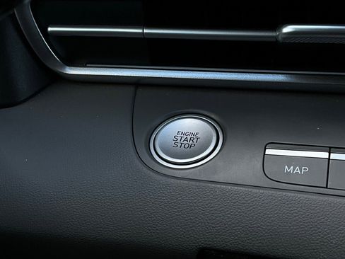 Used 2025 Hyundai Elantra SEL image 29