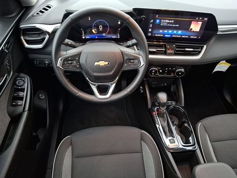 Certified 2026 Chevrolet TrailBlazer LT w/ Convenience Package FWD image 11
