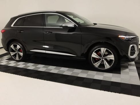 Used 2025 Audi SQ5 Prestige w/ Prestige Package AWD/4WD image 6