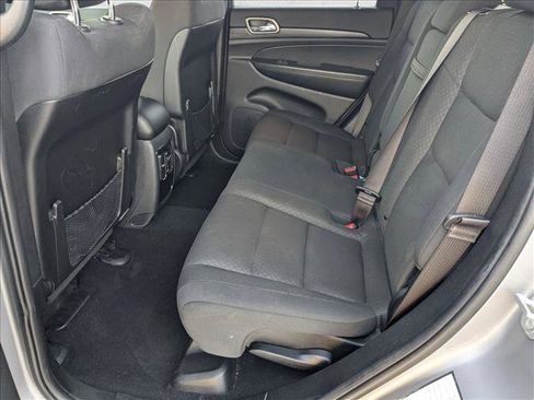 Used 2019 Jeep Grand Cherokee Laredo image 16