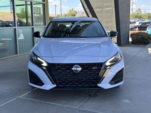 Used 2023 Nissan Altima 2.5 SR image 11