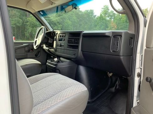 Used 2011 Chevrolet Express 2500 RWD image 18