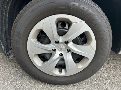 Certified 2025 Toyota RAV4 LE FWD image 10