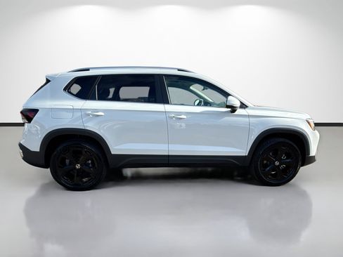 New 2026 Volkswagen Taos SEL image 2