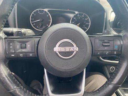 Used 2022 Nissan Rogue SL w/ SL Premium Package image 16