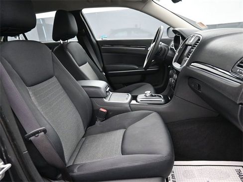 Used 2023 Chrysler 300 Touring w/ Sport Appearance Package image 23