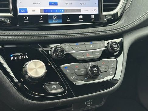 New 2026 Chrysler Pacifica Select image 27