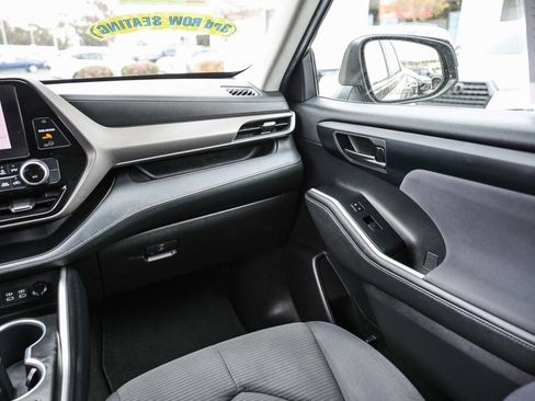 Used 2023 Toyota Highlander LE image 6