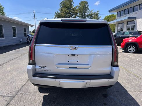 Used 2019 Cadillac Escalade Premium Luxury AWD/4WD image 6