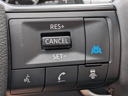 Used 2025 Nissan Rogue SV w/ SV Premium Package FWD image 15