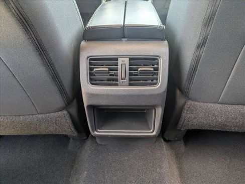 Used 2022 Nissan Rogue S FWD image 14