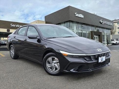 New 2026 Hyundai Elantra SE FWD image 1