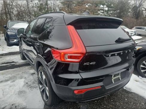 Certified 2023 Volvo XC40 B5 Plus w/ Climate Package image 8