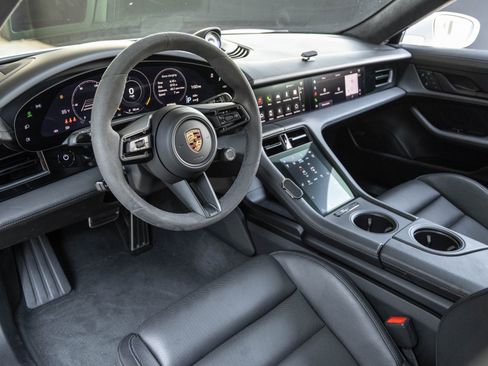 Used 2024 Porsche Taycan GTS image 4