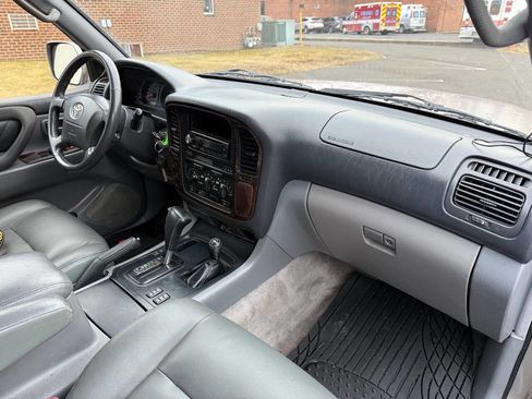 Used 2001 Toyota Land Cruiser image 19