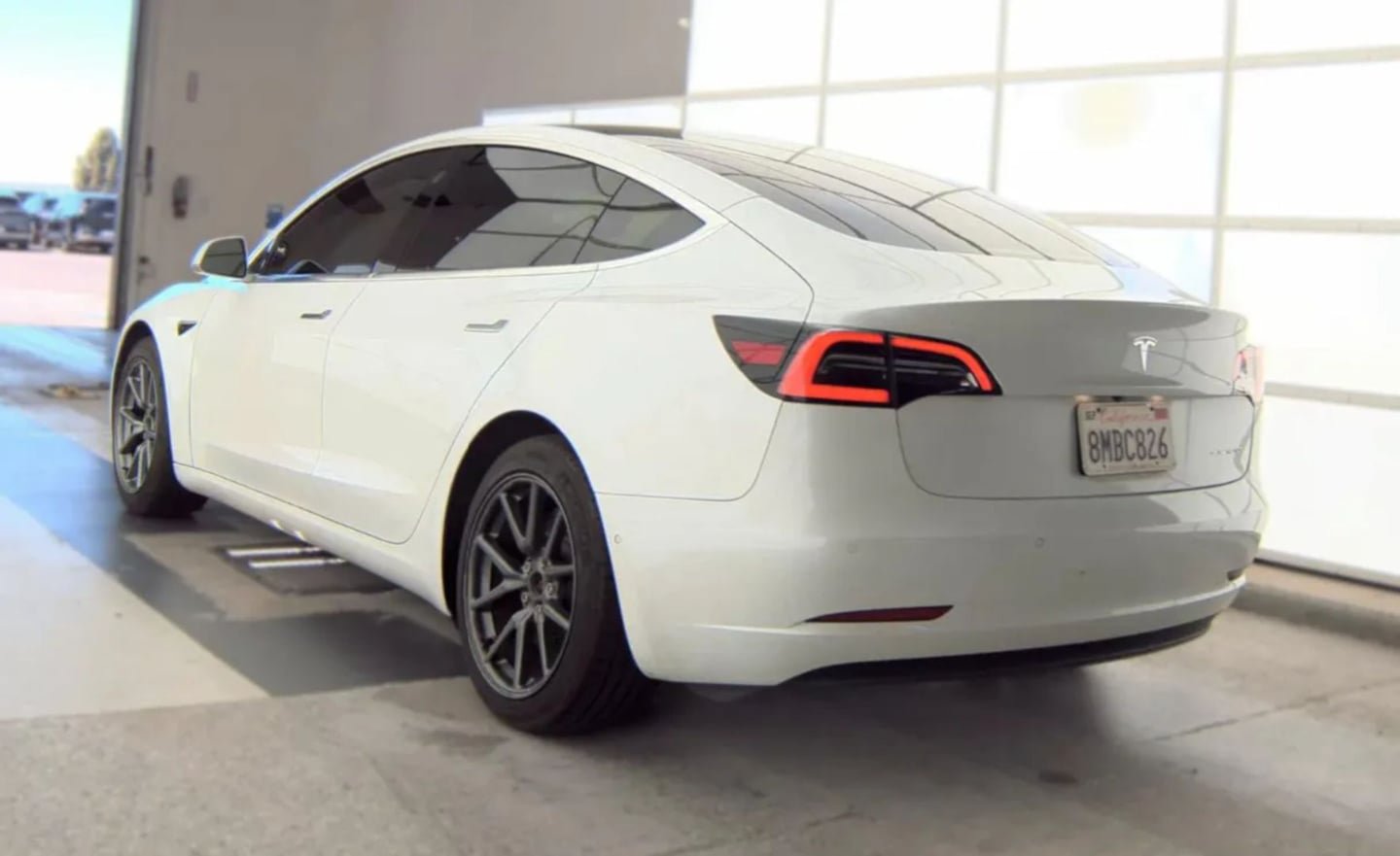 Used 2019 Tesla Model 3 Long Range AWD/4WD image 3