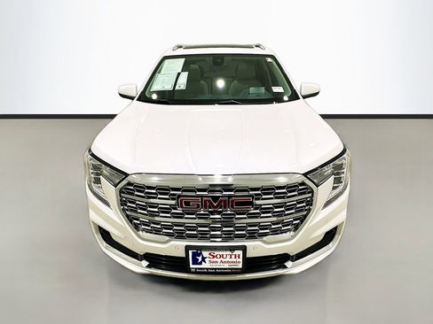 Used 2024 GMC Terrain Denali w/ Denali Premium Package AWD/4WD image 2