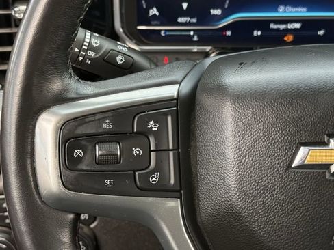 Used 2022 Chevrolet Silverado 1500 LT w/ Z71 Off-Road Package AWD/4WD image 16