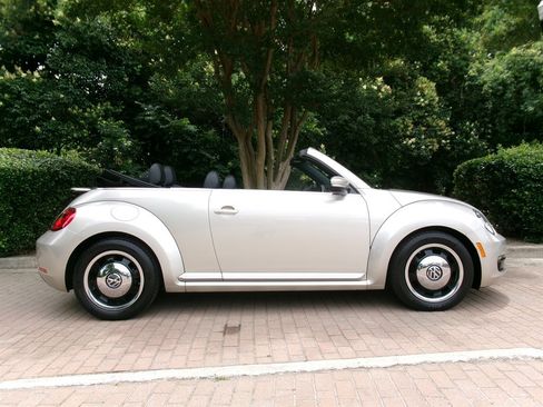 Used 2013 Volkswagen Beetle 2.5 50's Edition FWD image 8