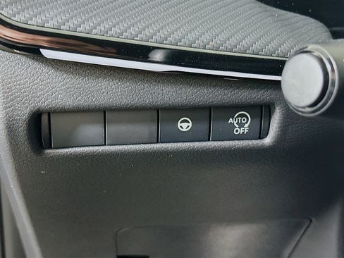 Used 2025 Nissan Kicks SR image 16