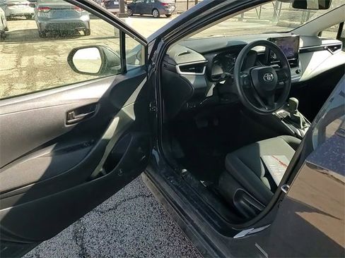 Used 2025 Toyota Corolla LE image 10