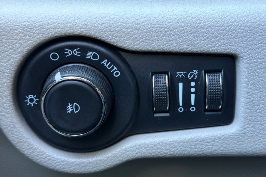 Used 2022 Chrysler Pacifica Touring-L FWD image 36