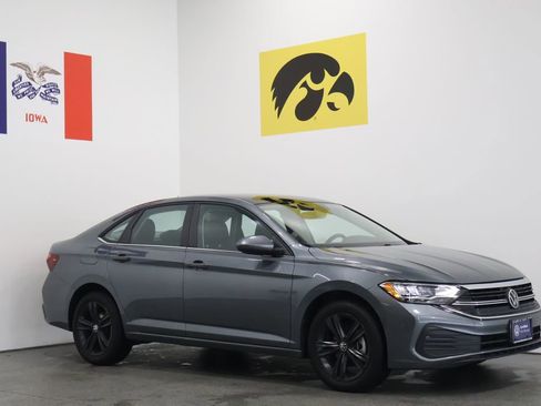 Used 2024 Volkswagen Jetta SE w/ Panoramic Sunroof Package FWD image 1