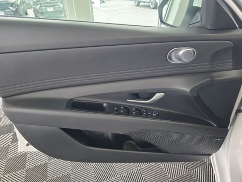 New 2026 Hyundai Elantra Limited FWD image 32