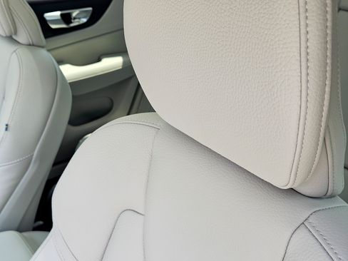 Used 2024 Volvo V60 B5 Cross Country Plus w/ Protection Package Premier AWD/4WD image 7