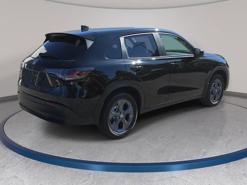 New 2026 Honda HR-V LX image 5