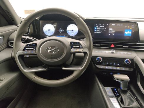 Used 2023 Hyundai Elantra SEL w/ Convenience Package FWD image 22