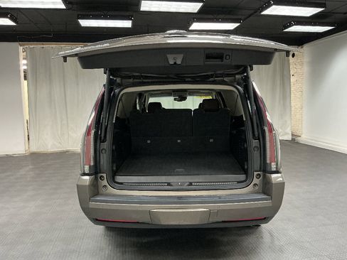 Used 2016 Cadillac Escalade ESV Luxury image 29