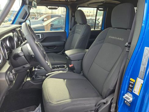 Used 2023 Jeep Gladiator Overland w/ Cold Weather Group image 16