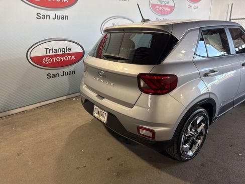 Used 2025 Hyundai Venue SE image 18