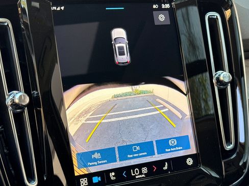 New 2025 Volvo XC40 B5 Core w/ Protection Package Premier image 18