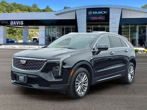 Used 2025 Cadillac XT4 Premium Luxury AWD/4WD image 2