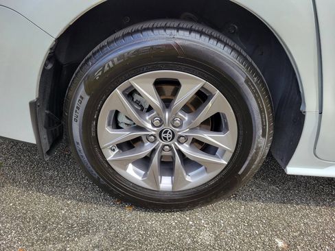 Used 2024 Toyota Sienna XLE image 17